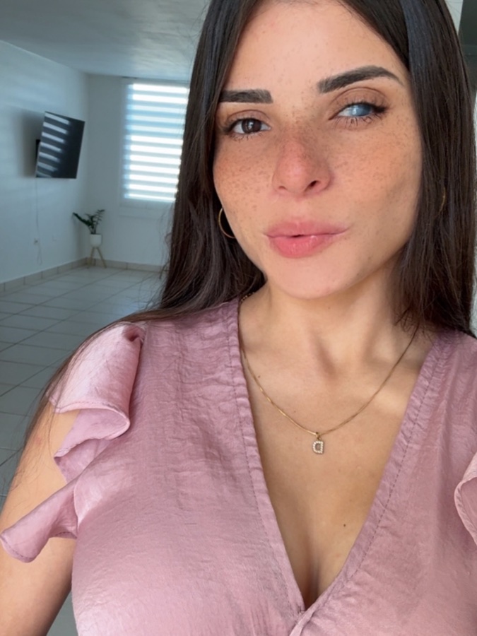 Desiree Ortiz, Corredora de Bienes Raíces
